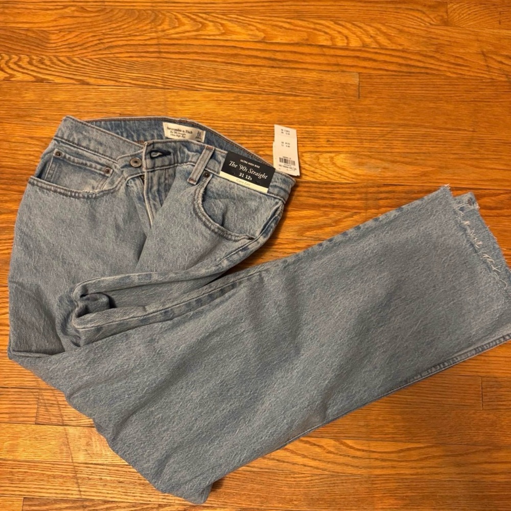 NWT Abercrombie Curve Love “The 90’s Straight” Jeans Size 12 / 31